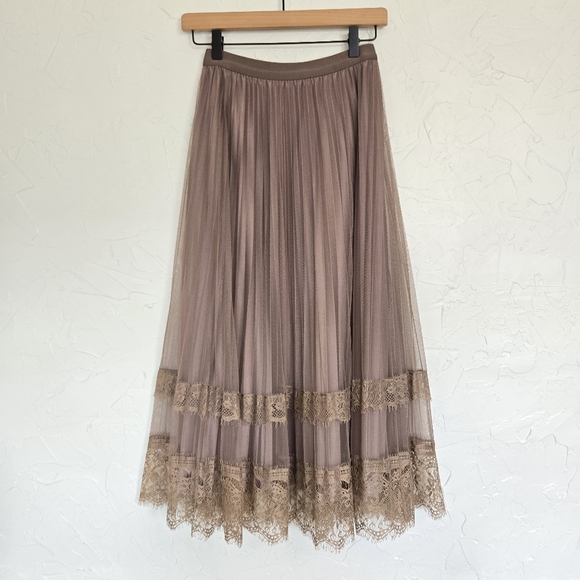 Pleated Velvet Lace Reversible Skirt - Picture 2 of 7